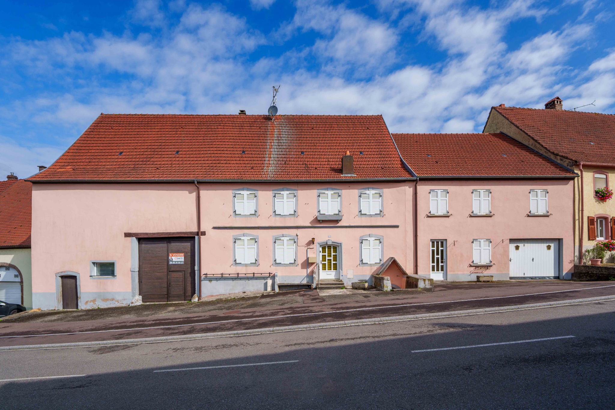 RIMSDORF - Corps de ferme 170m2 - 6 pièces  + bâtiment à rénover + grange