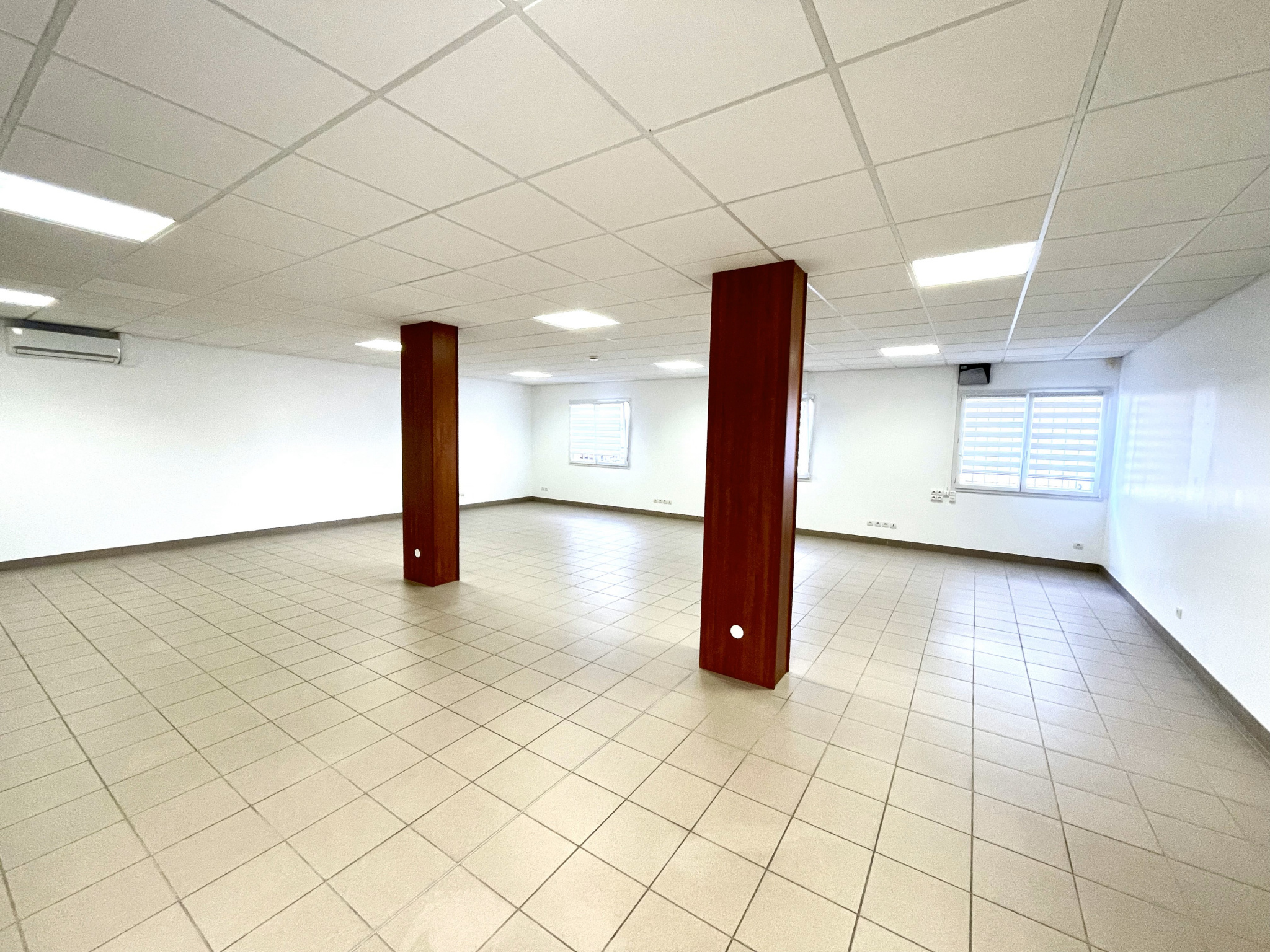 AY-SUR-MOSELLE - LOCAL COMMERCIAL - 95m2