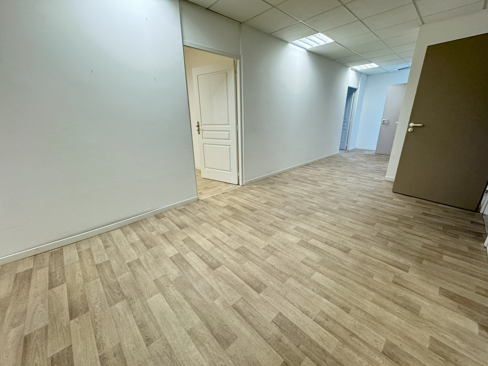 SARREGUEMINES - Local commercial 180m2 - Proche frontière - rue passante