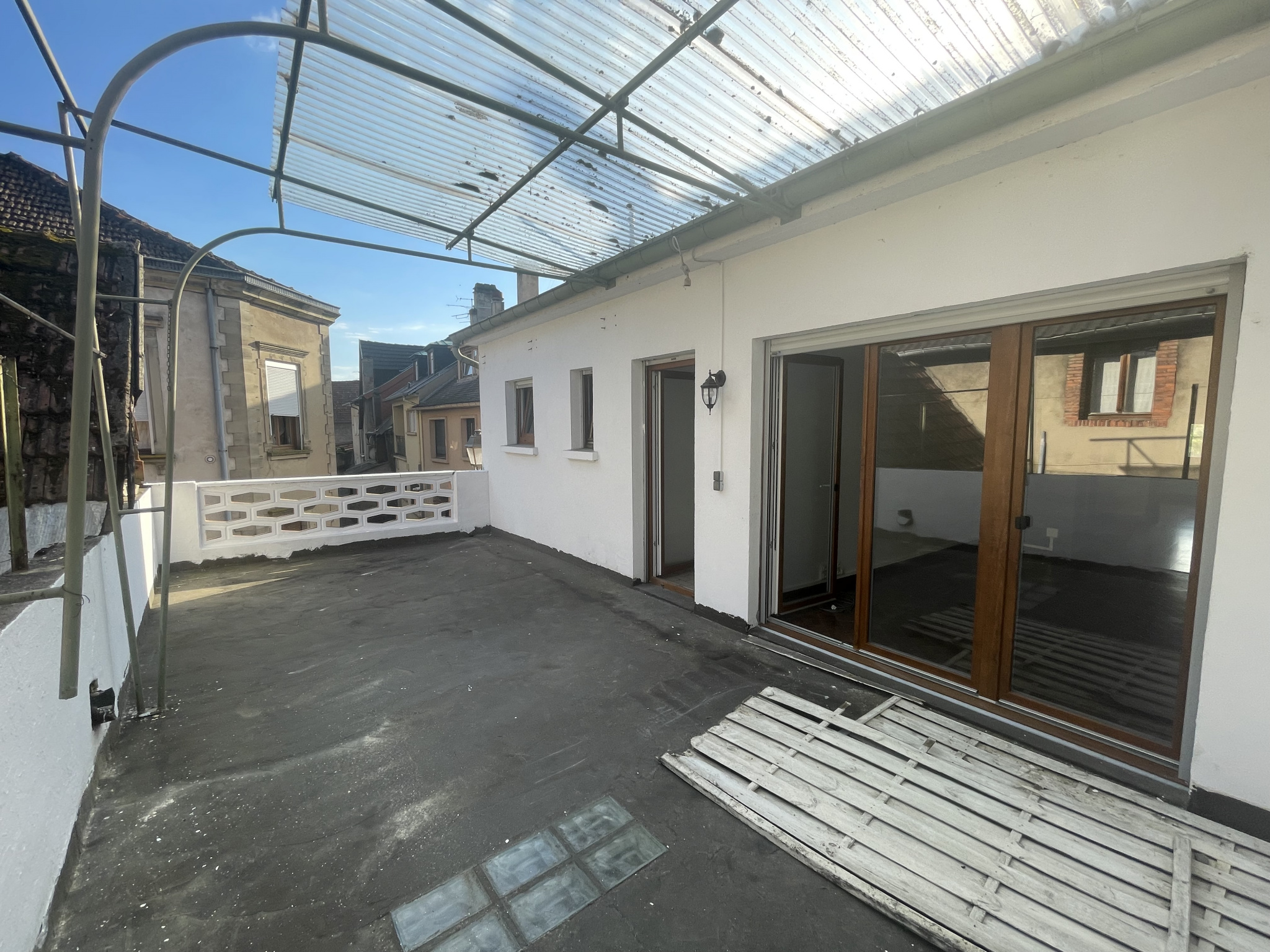 SARRALBE (centre-ville) - Immeuble 160m2 avec local commercial et un grand duplex