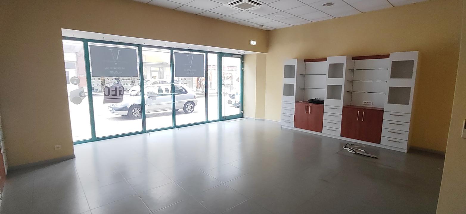LOCAL COMMERCIAL - RUE LOUIS PASTEUR - VISIBILITE MAXIMALE